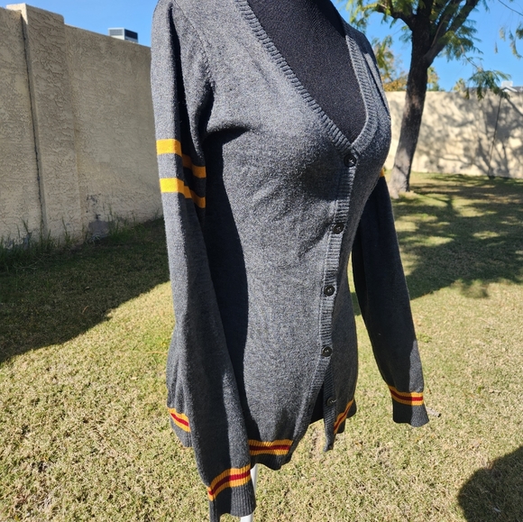 Universal Harry Potter Griffindor Cardigan - Picture 5 of 10